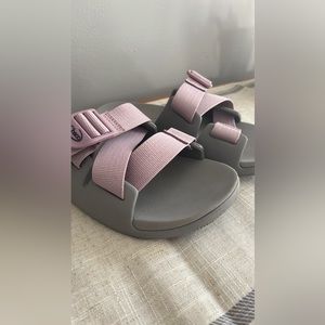 Like new Chaco Chillos